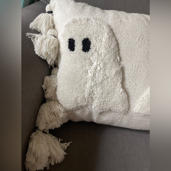 NEW LAST ONE Halloween Ghost Viral White Three Ghost 👻 Tassel Pillow Rachel Zoe - Picture 7 of 10